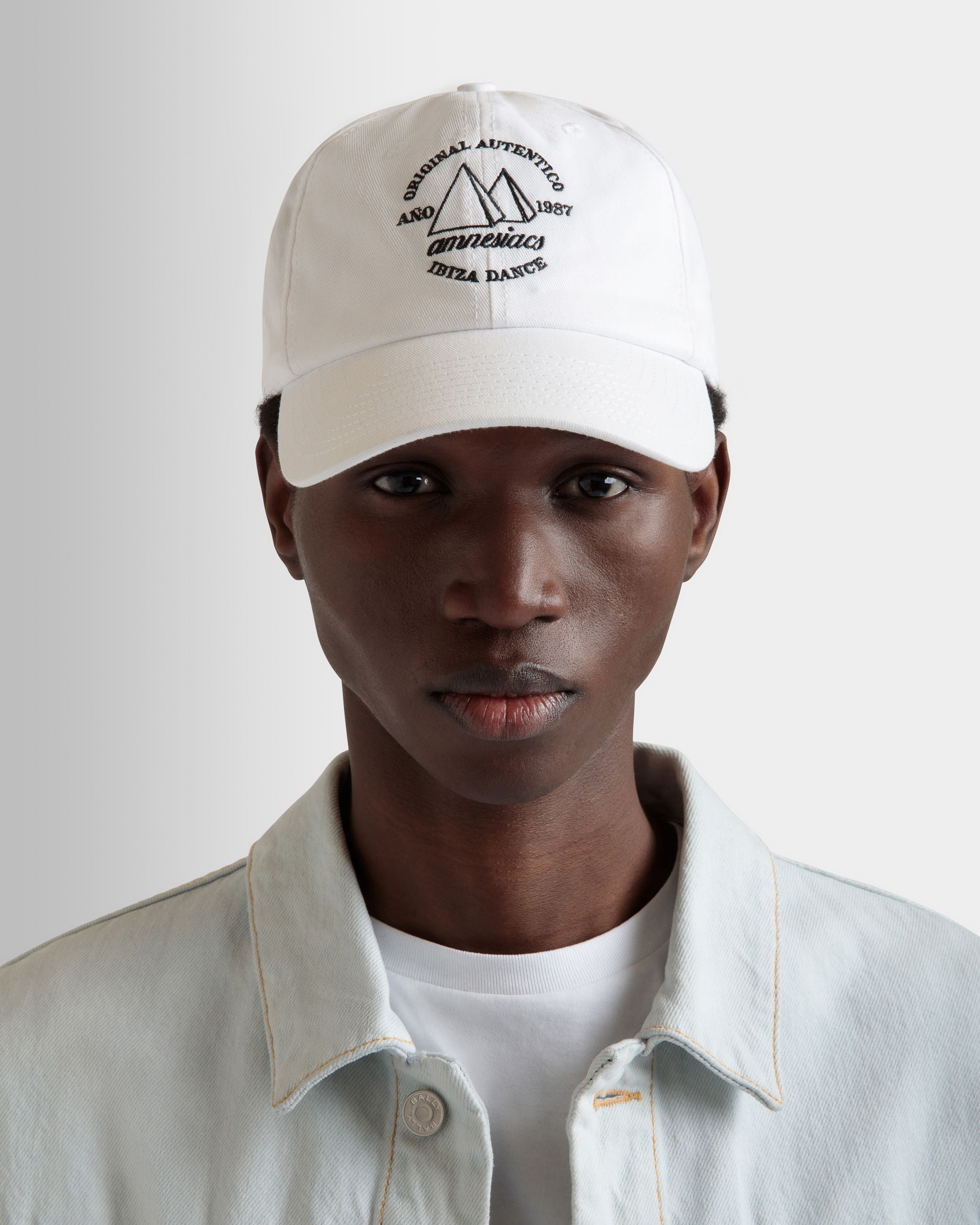 DJ Leo Mas x Bally Baseball Hat in White Cotton with Amnesia Embroidery - Men's - Bally - 02