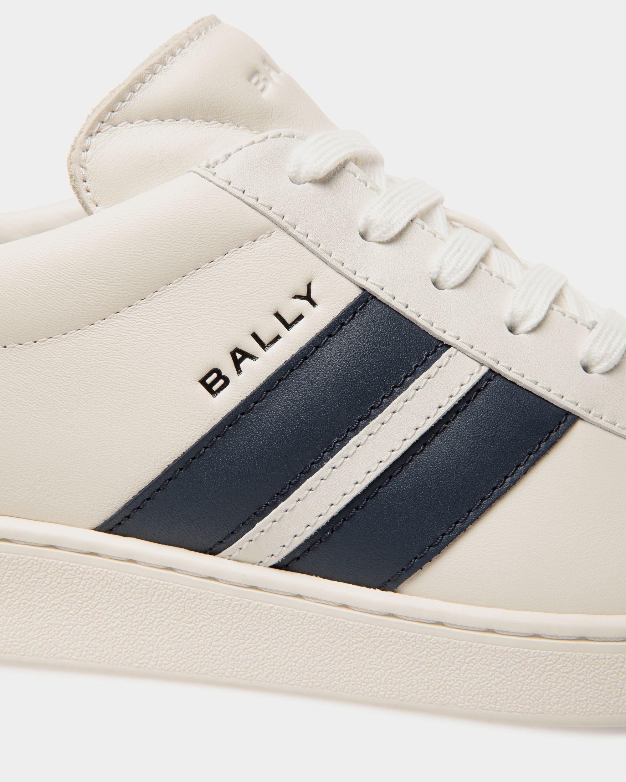 Zapatillas Tennis De Piel Blanca Y Navy Blue - Hombre - Bally - 06