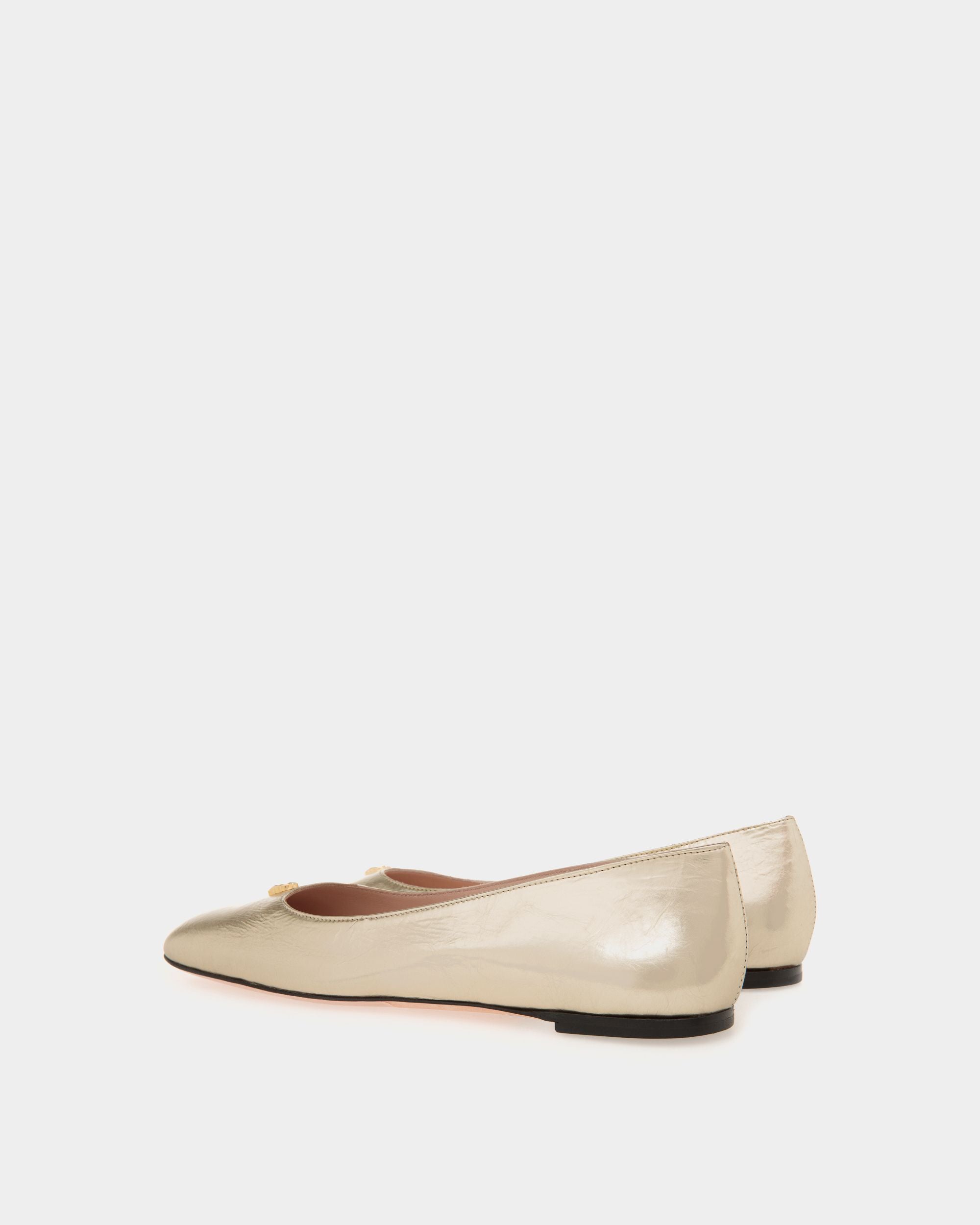 Ballyrina Flat in Gold Metallic Leather - Mujer - Bally - 03