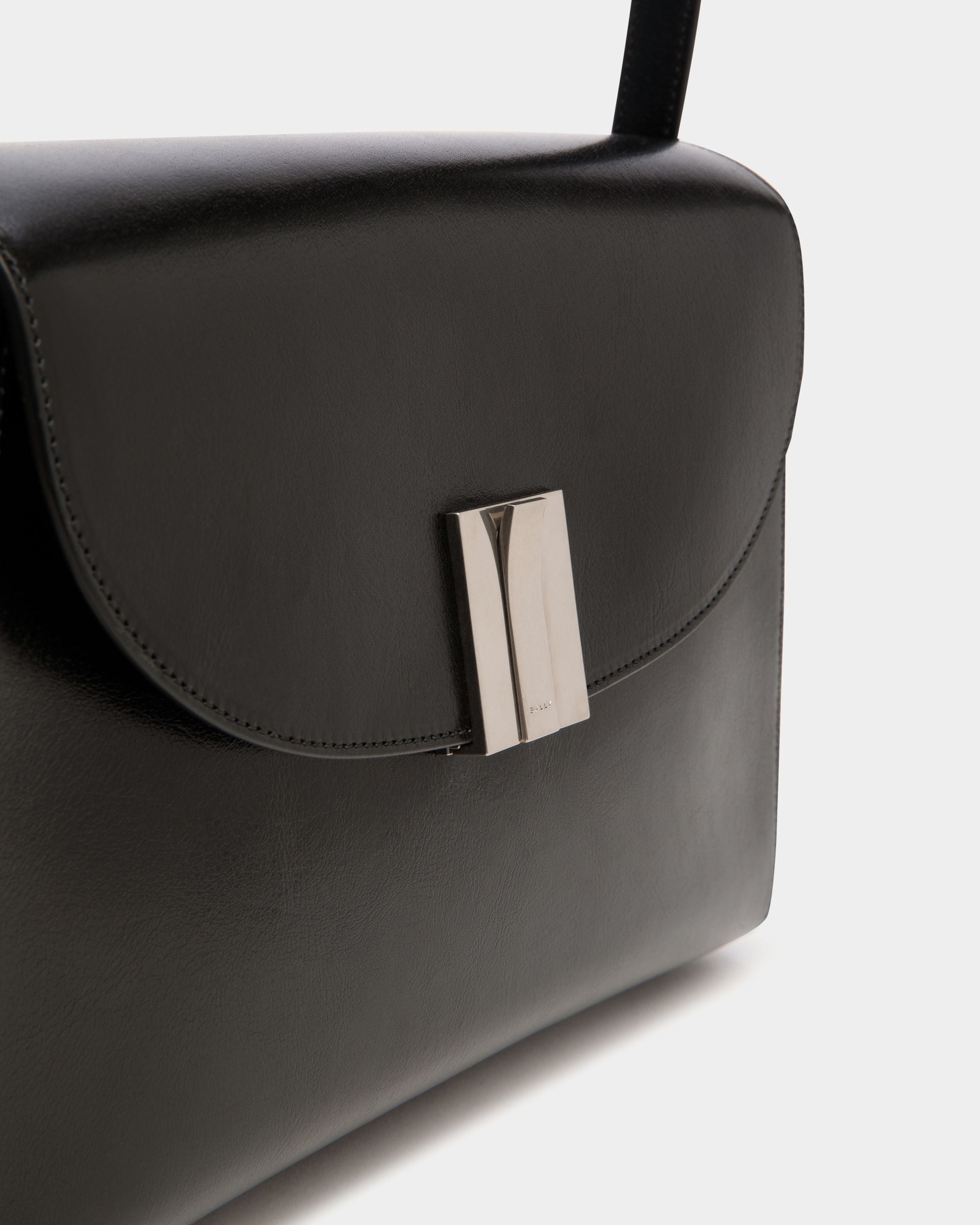 Ollam Shoulder Bag In Black Leather - Women's - Bally - 04