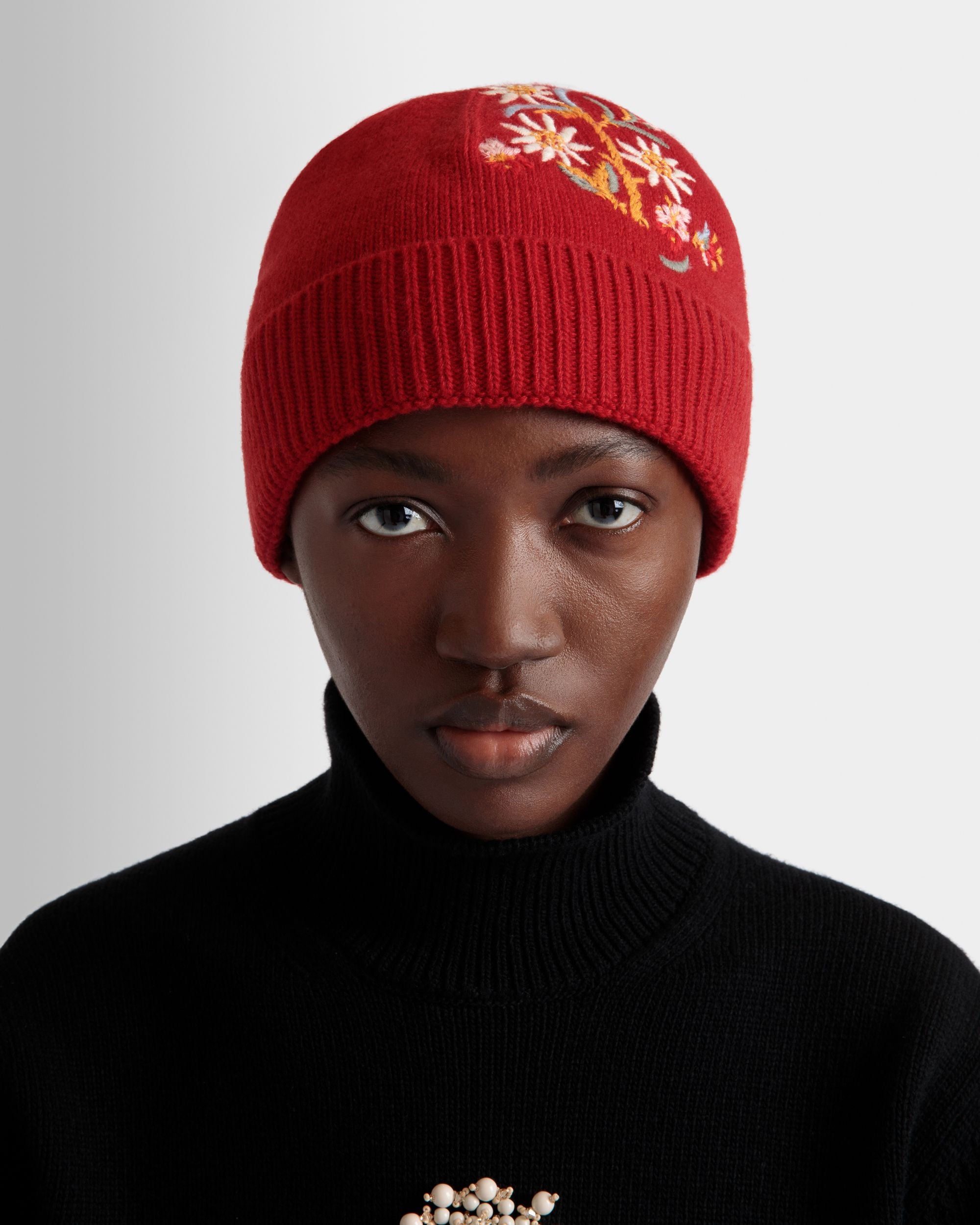 Gorro De La Cápsula Winter De Lana Roja Con Alpine Flowers - Mujer - Bally - 02